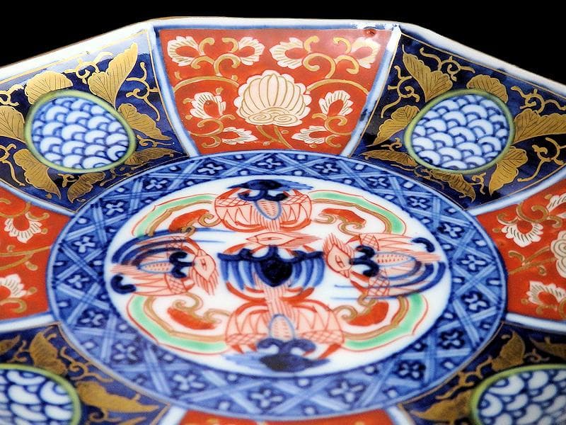 大聖寺伊万里　金襴　金唐草に青海波の図　描分八角６寸皿　２枚　079AS-CQe