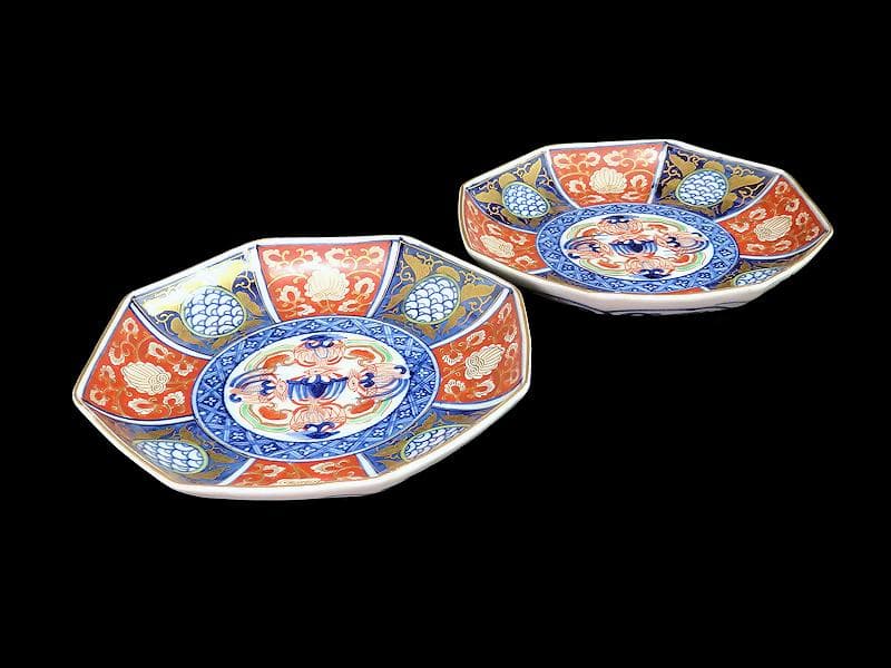 大聖寺伊万里　金襴　金唐草に青海波の図　描分八角６寸皿　２枚　079AS-CQe