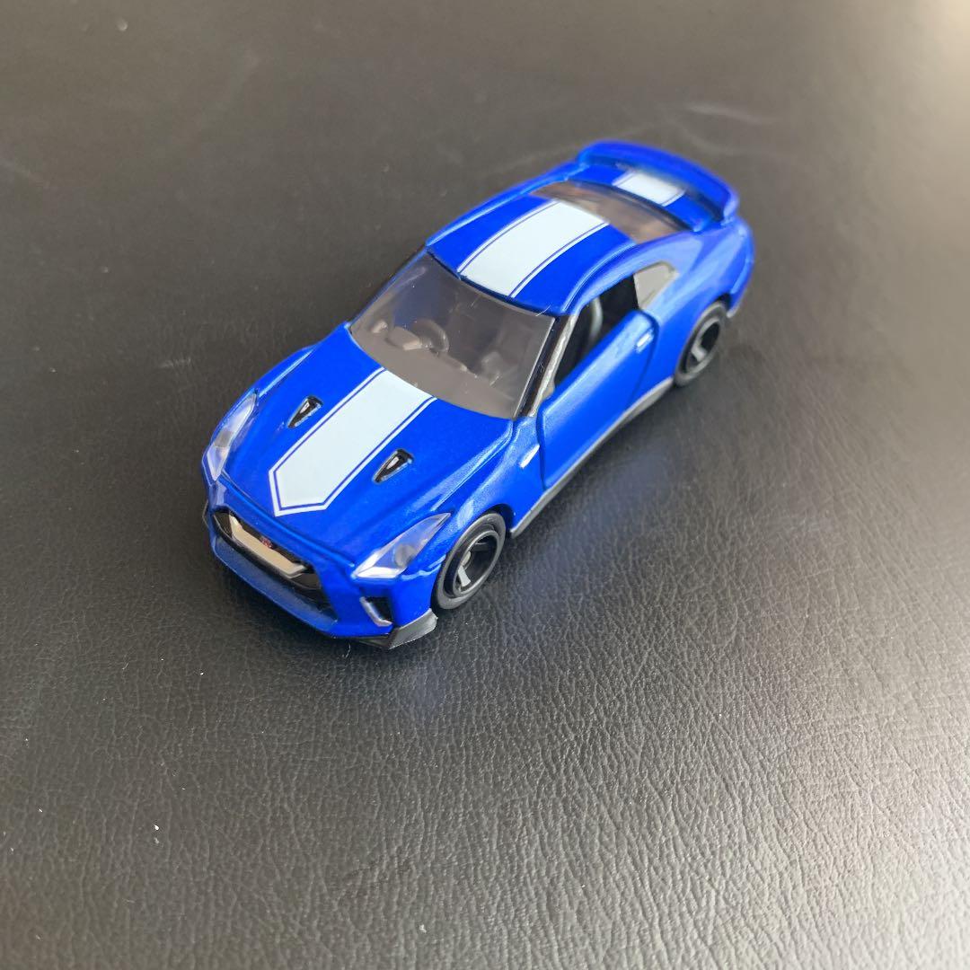 【大幅値引きしました】トミカ　　GT-R 50周年記念　　ミニカー