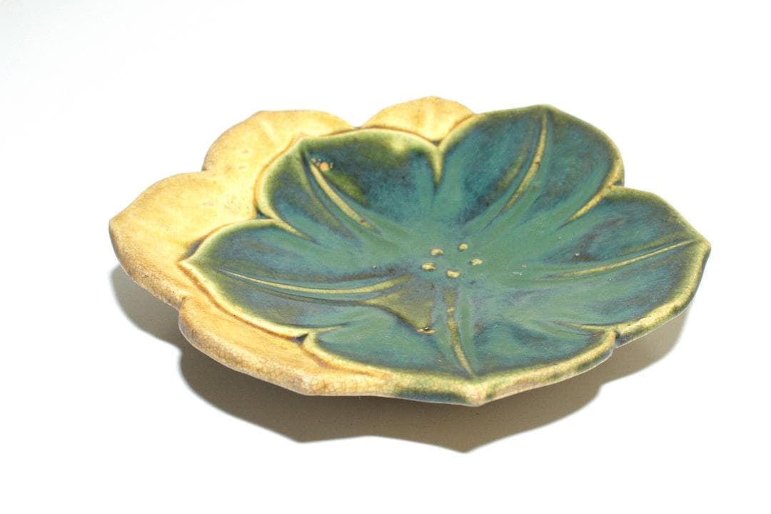 江戸後期 黄瀬戸 重ね桔梗 三足皿