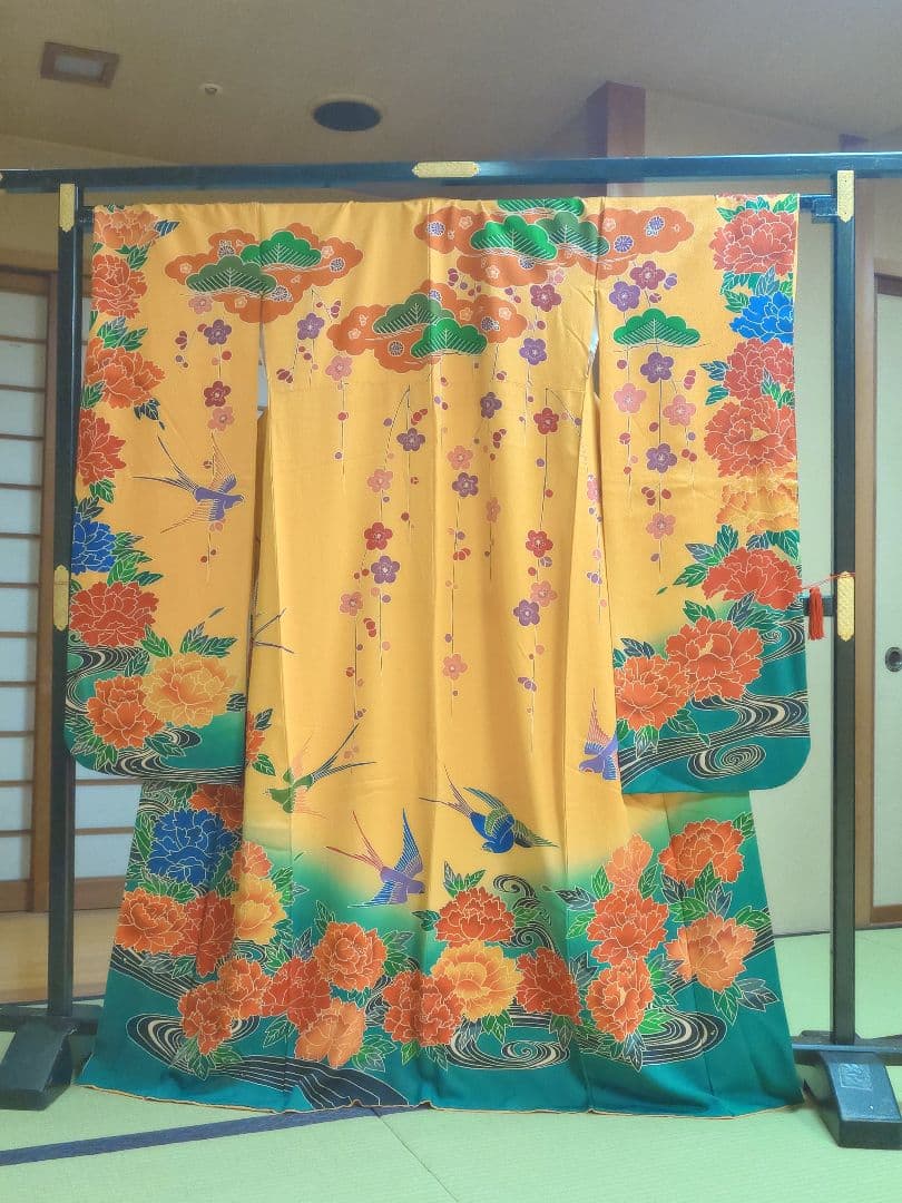 華やかなひ振袖 花柄・鳥柄、