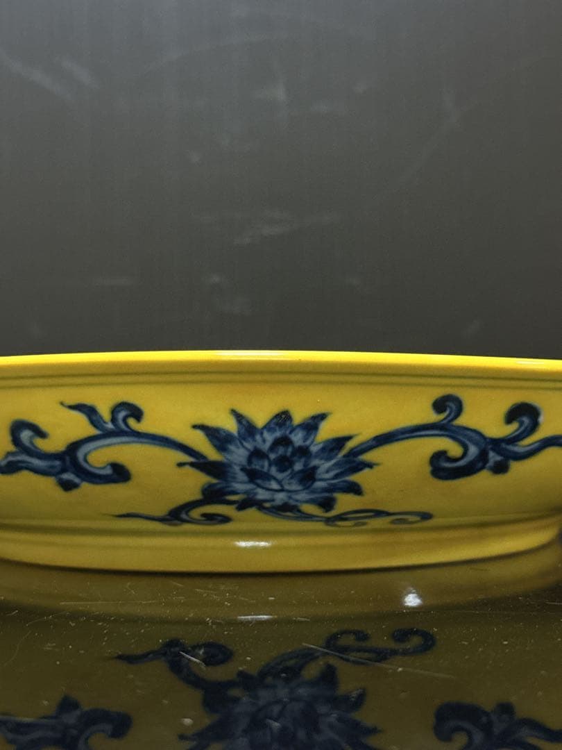 中国古玩 黄地青華折枝華紋盤 大明成化年製銘 大皿