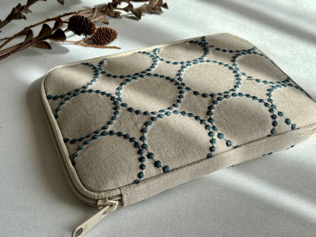 【マルチケース】ミナペルホネン タンバリン ベージュ〜母子手帳などの収納に