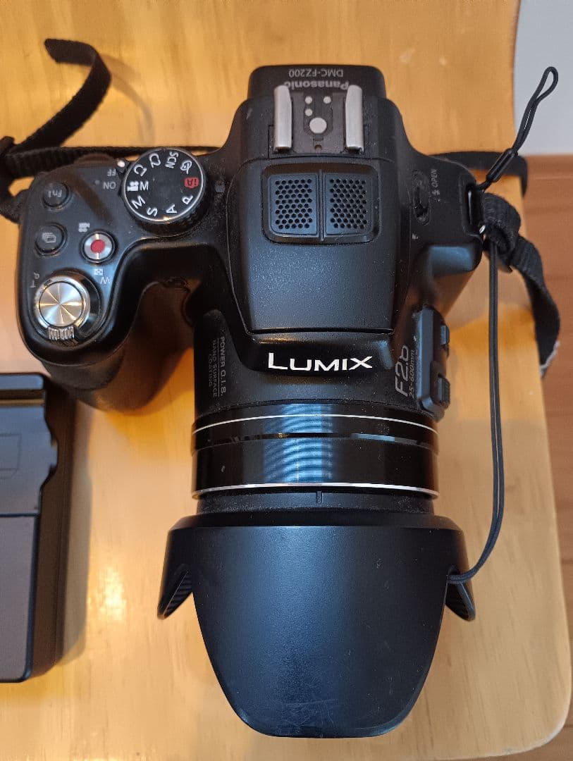 専用　LUMIX FZ200 デジタルカメラ バッテリー2個付き
