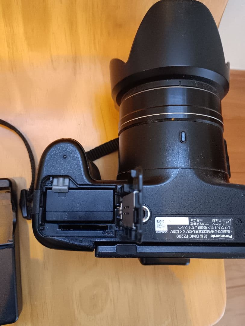 専用　LUMIX FZ200 デジタルカメラ バッテリー2個付き