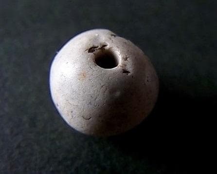 ★F0501★ 古代石 (220) 白濁石　印章　鹿文様　ストーン ビーズ