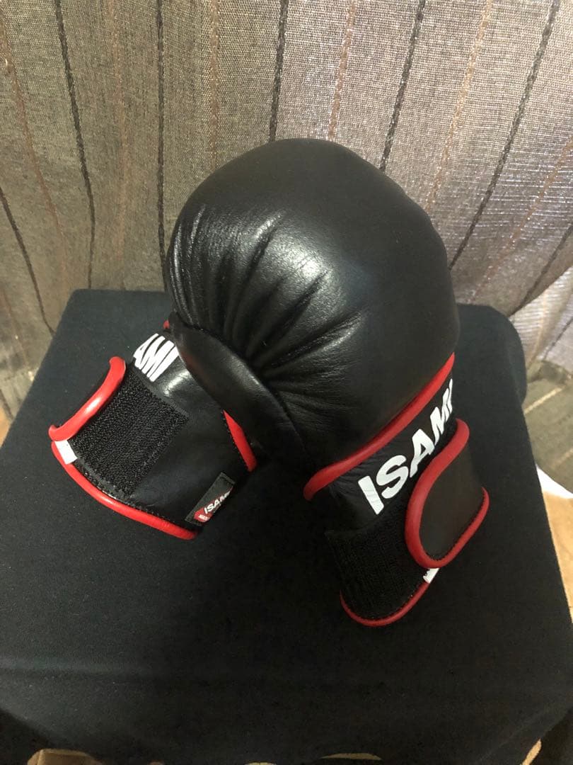 ISAMI パウンドグローブS 黒/赤
