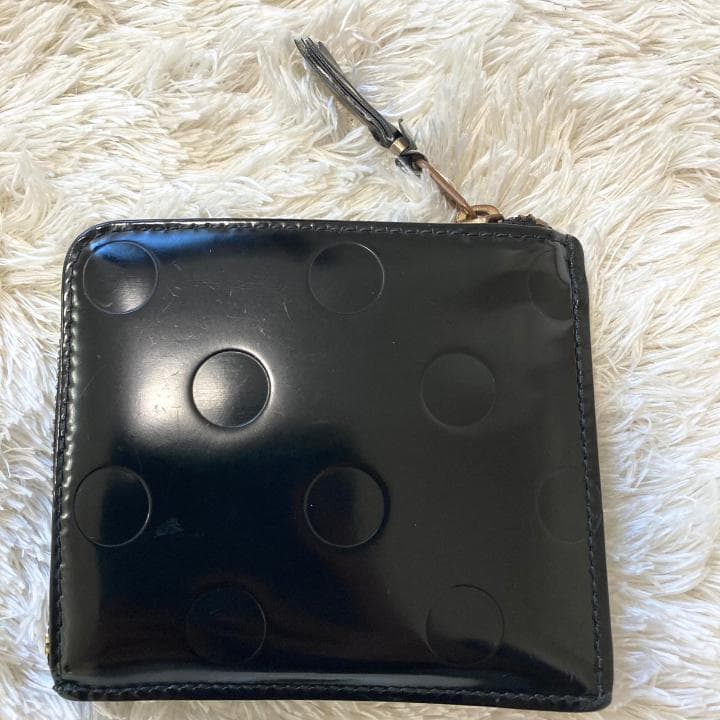 【コムデギャルソン】 ポルカドットエンボスL字ラウンドファスナー財布・ブラック黒
