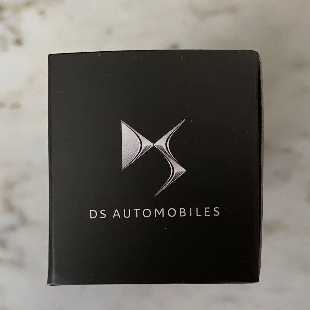 CITROËN DS 3 コレクターズ1/64スケールモデル