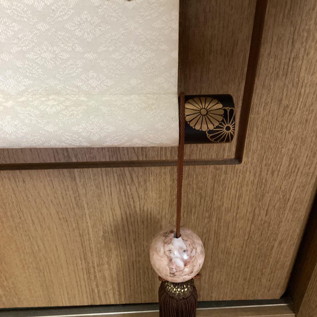 平池芳克筆【皇紀2600年祭　昭和2年作明治天皇尊影画】軸先蒔絵菊の御紋　585