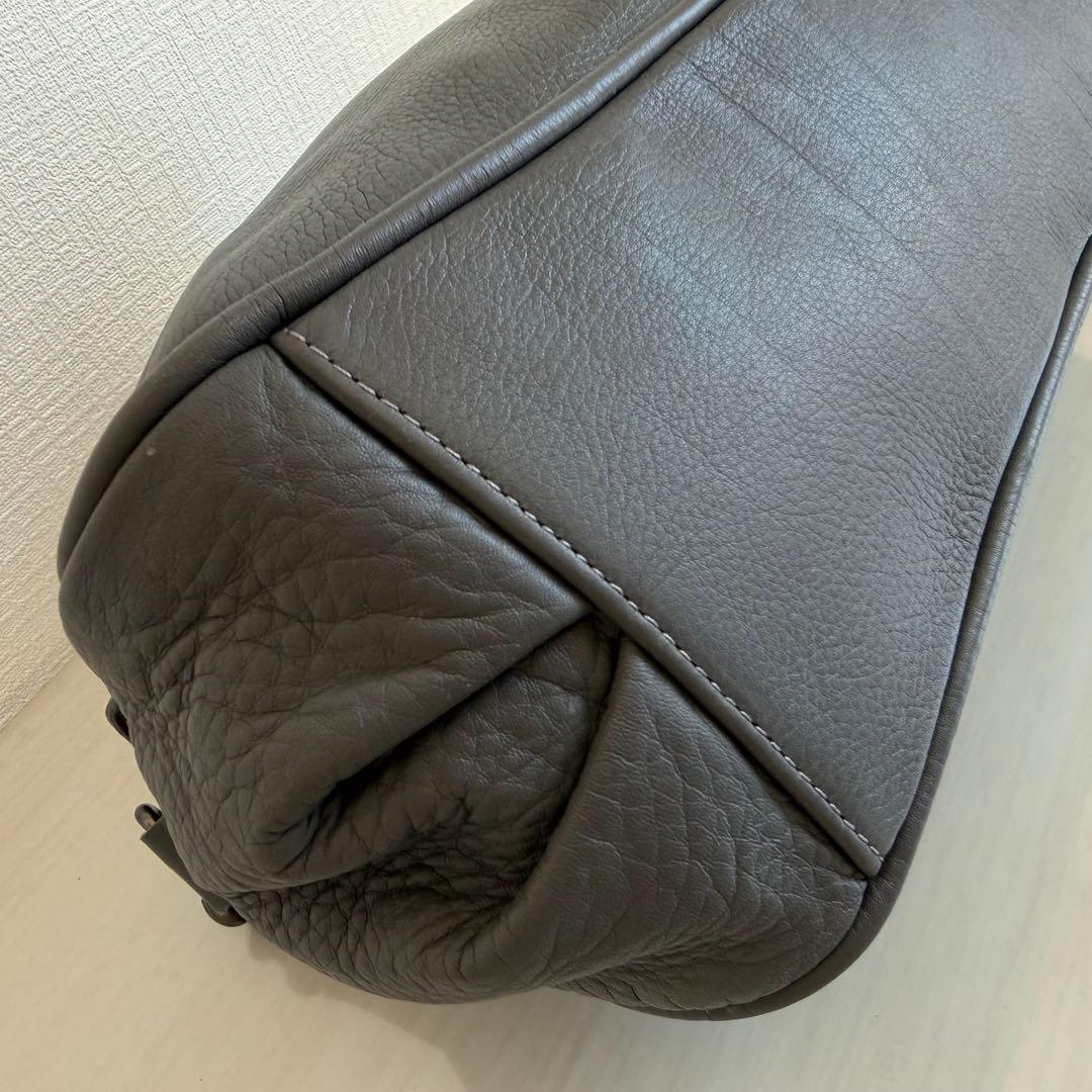 ヴィヴィアンウエストウッド　ショルダーバッグ　レザー　オーブ　大容量　グレー