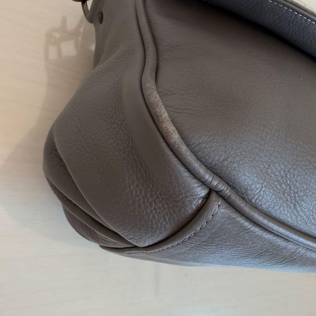 ヴィヴィアンウエストウッド　ショルダーバッグ　レザー　オーブ　大容量　グレー