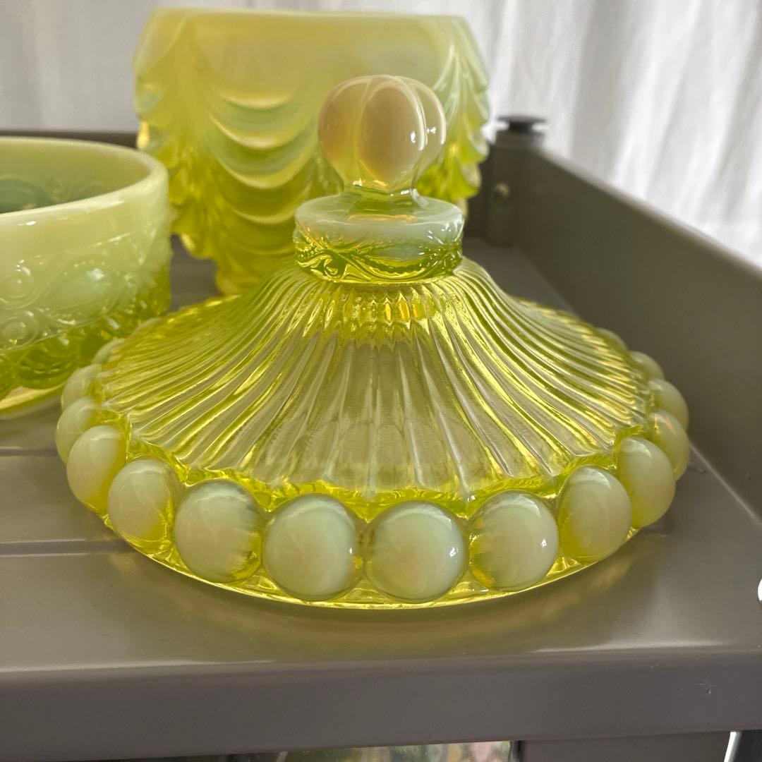 オパールセントガラス　カナリアイエロー　大型トリンケット　花瓶