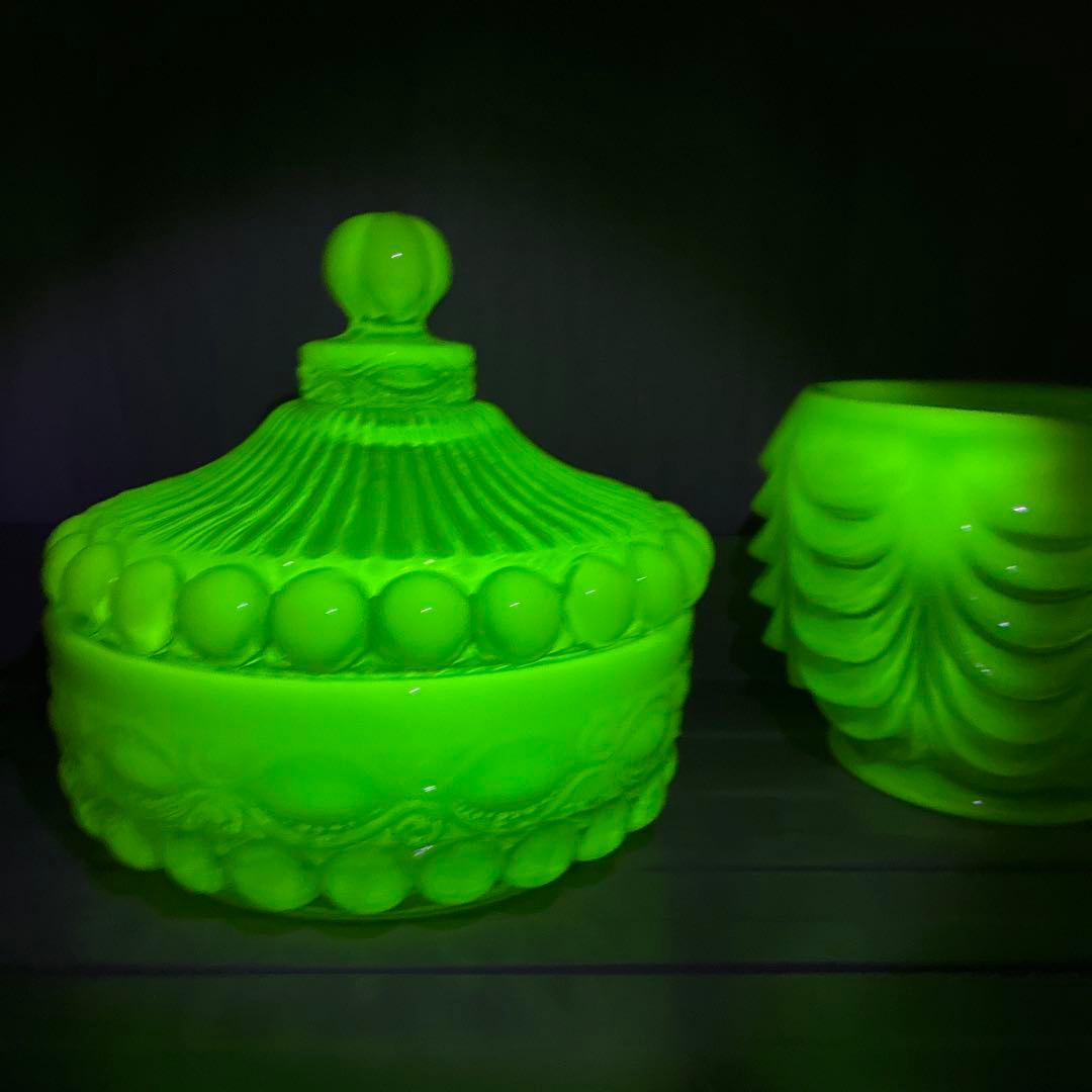 オパールセントガラス　カナリアイエロー　大型トリンケット　花瓶