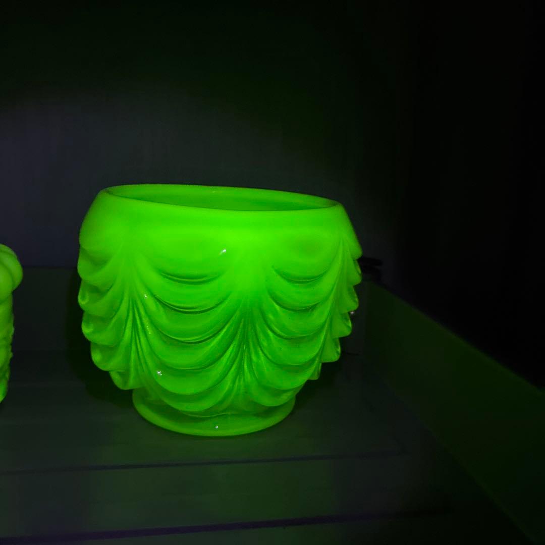 オパールセントガラス　カナリアイエロー　大型トリンケット　花瓶