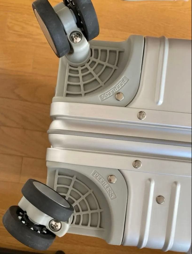 【美品】イノベーター 機内持ち込み対応　シルバー 36L