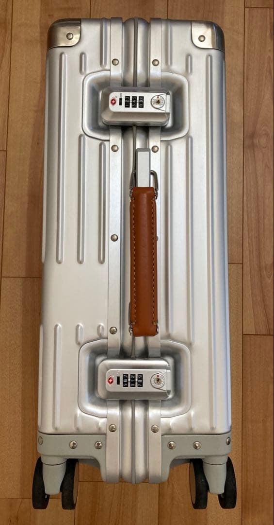 【美品】イノベーター 機内持ち込み対応　シルバー 36L