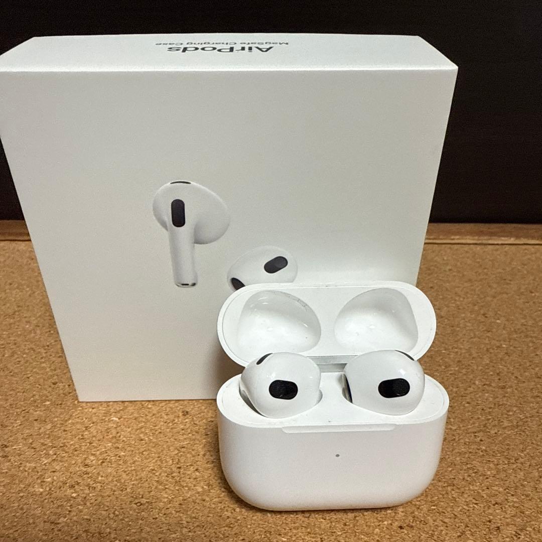 AirPods (第3世代) 本体と充電ケース