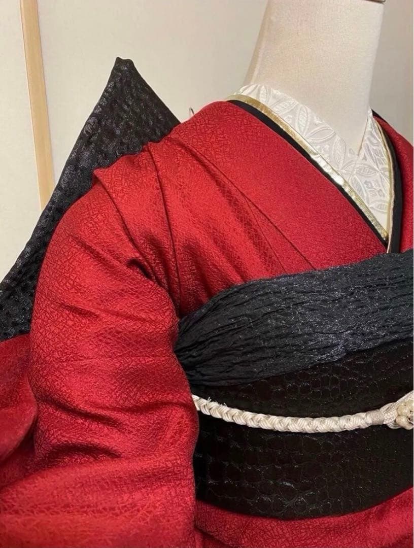 振袖フルセット　地紋　成人式　色無地振袖　赤　　黒　正絹　振袖6点セット