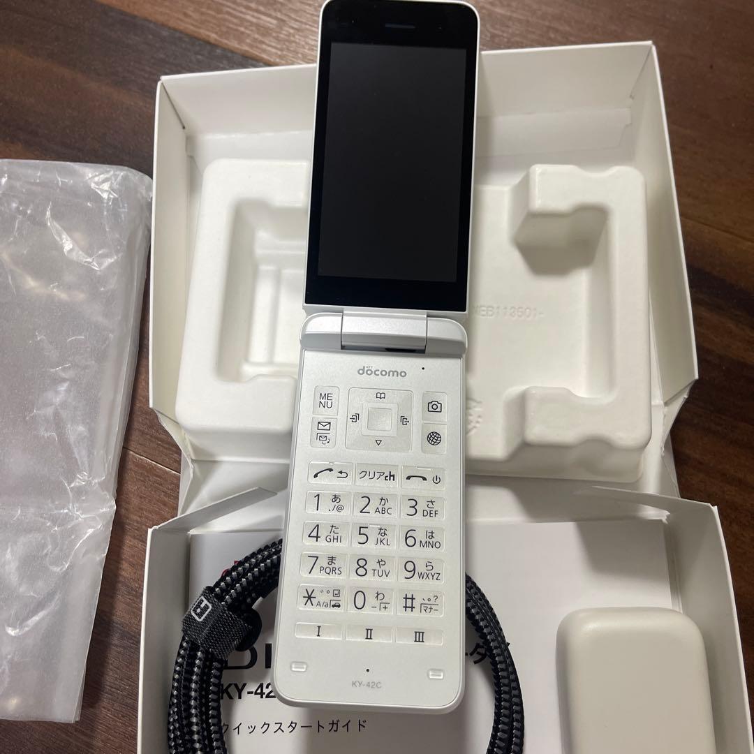 【ほぼ未使用 】DIGNO KY-42C ホワイト NTTドコモ