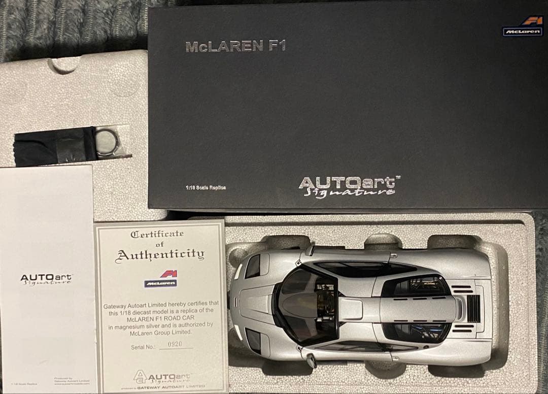 オートアート マクラーレンF1 マグネシウム シルバー