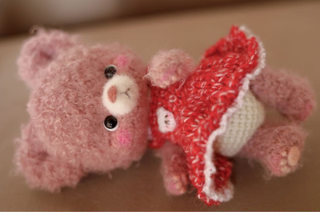 イルミネーション クリスマスツリーとアースカラーのクマちゃん