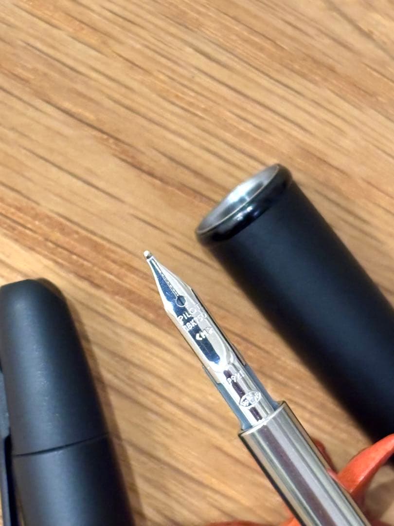 パイロット万年筆 キャップレス マットブラック 中字 M （細字 Fに換装可能）