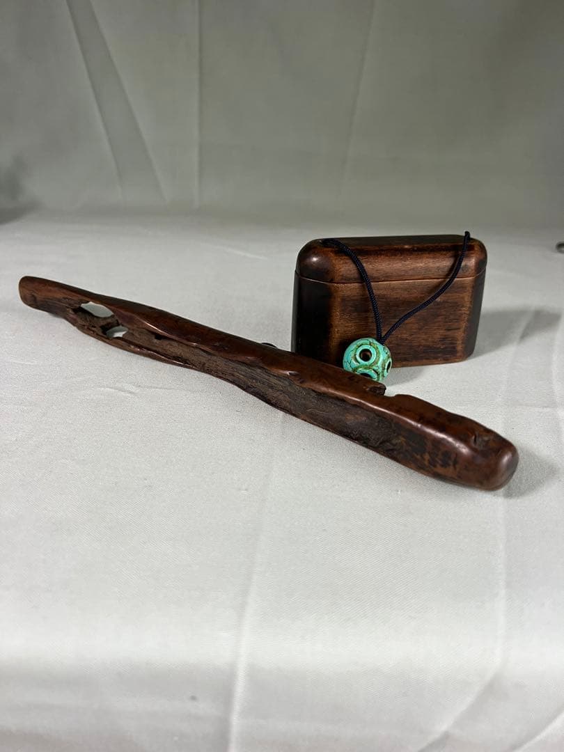 煙管筒 【煙管筒木製（煙草入）木製彫刻】 根付 骨董