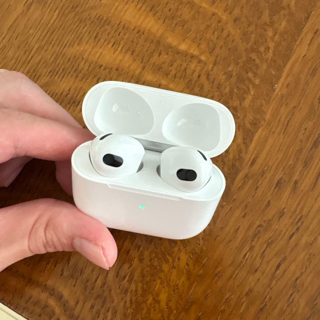 【美品】【正規品】AirPods 第三世代