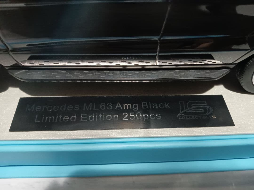 1/18 メルセデス・ベンツ　ML63AMG　ミニカー　ブラック