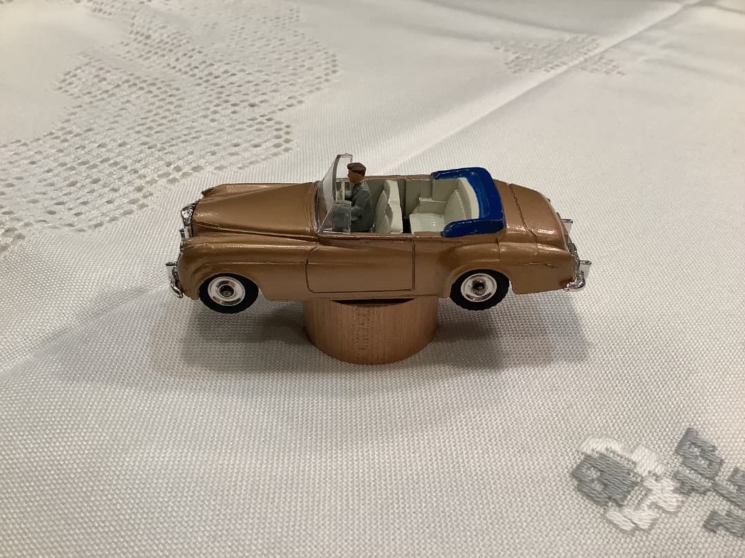 お値下げ！レアカラーDINKY TOYS BENTLEY ミニカー