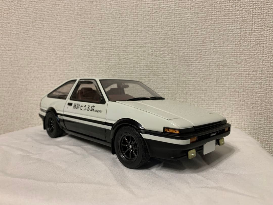 トレノ 1/18スケールミニカー