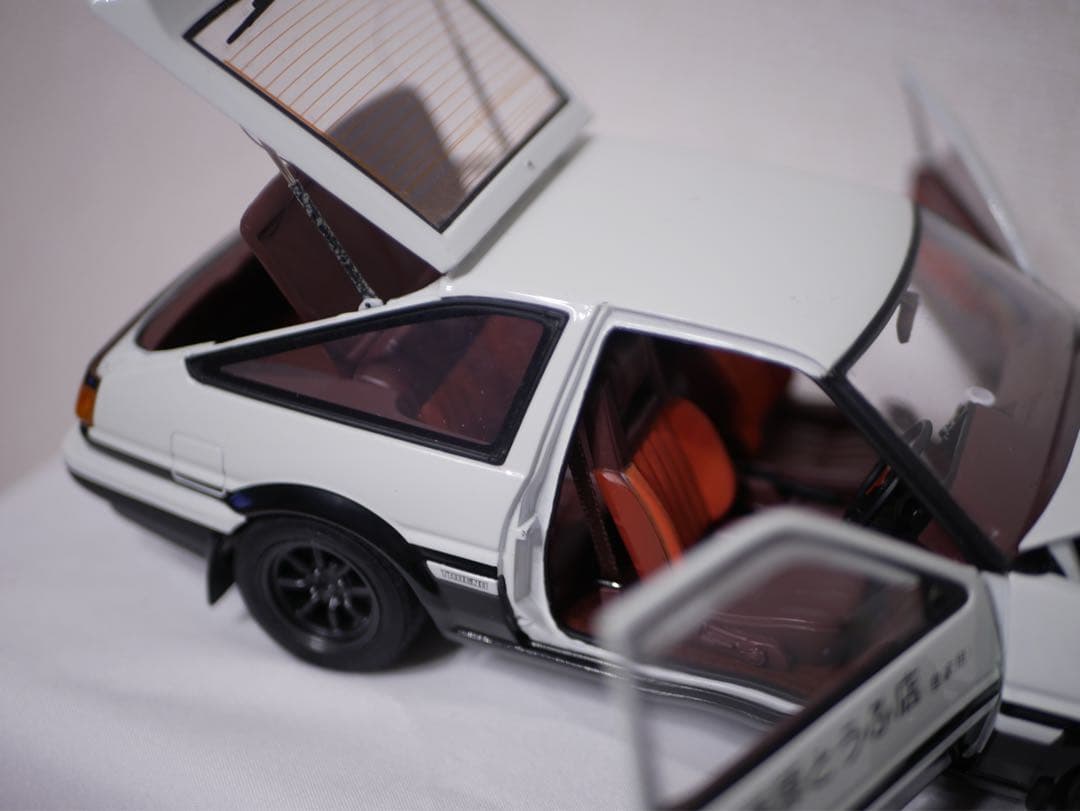 トレノ 1/18スケールミニカー