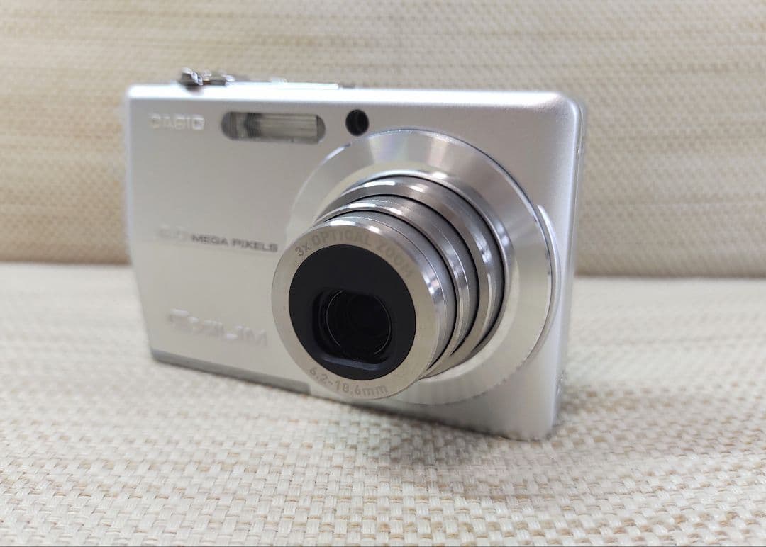 外観美品 CASIO EXILIM EX-Z600 シルバー コンデジ