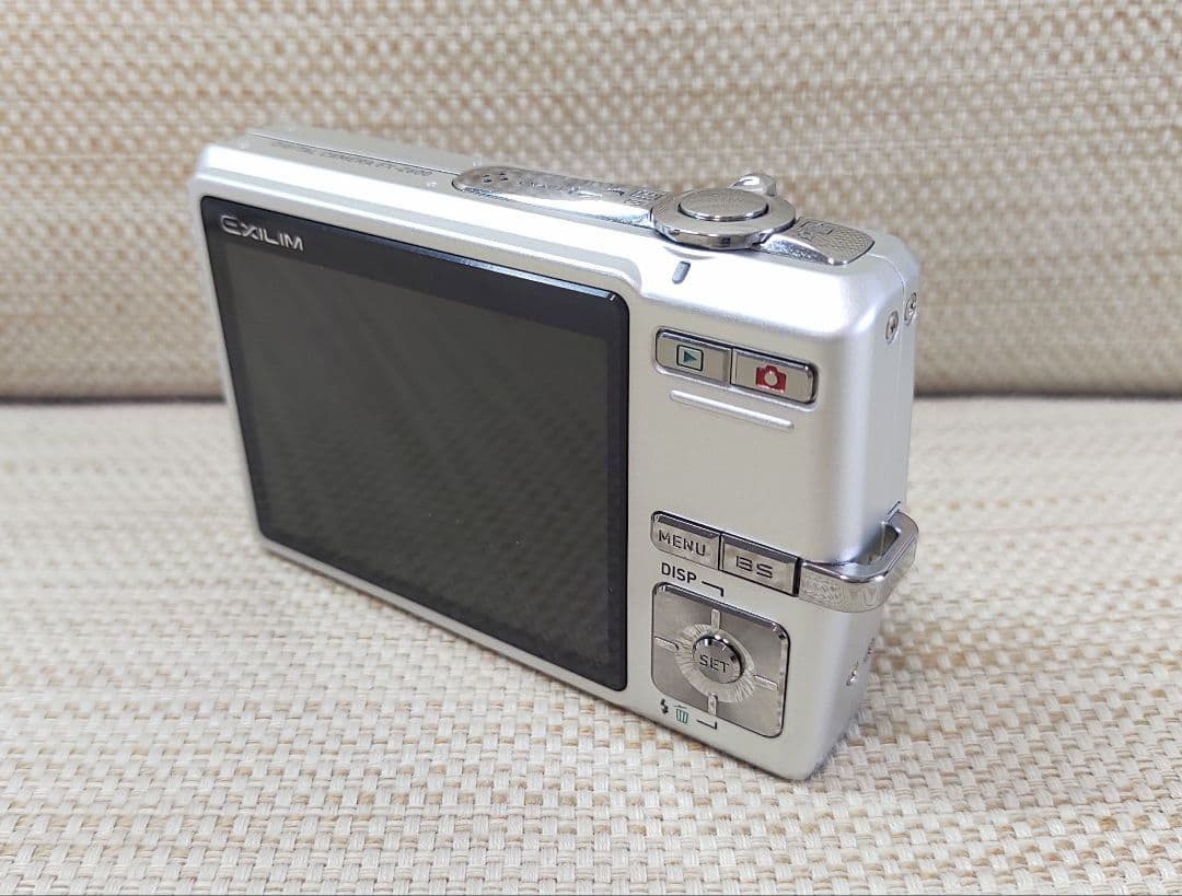外観美品 CASIO EXILIM EX-Z600 シルバー コンデジ