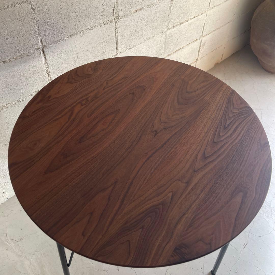 ウォールナット無垢　ダイニングテーブル　ラウンドテーブル　アイアン脚　北欧モダン