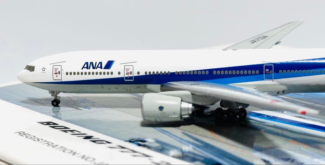全日空商事 1/400 ANA B777-200 NH40022