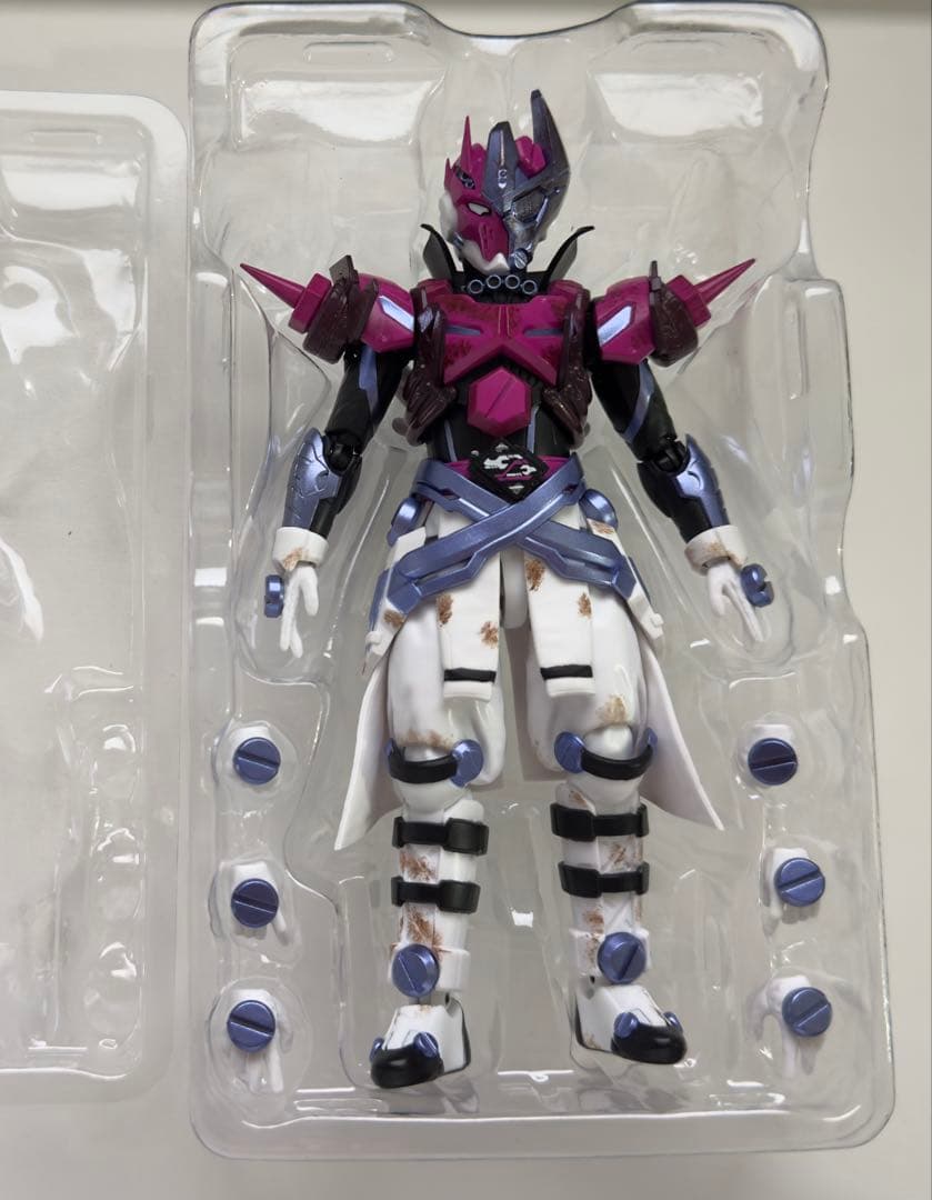 S.H.Figuarts ヴァルバラド、仮面ライダーヴァルバラド