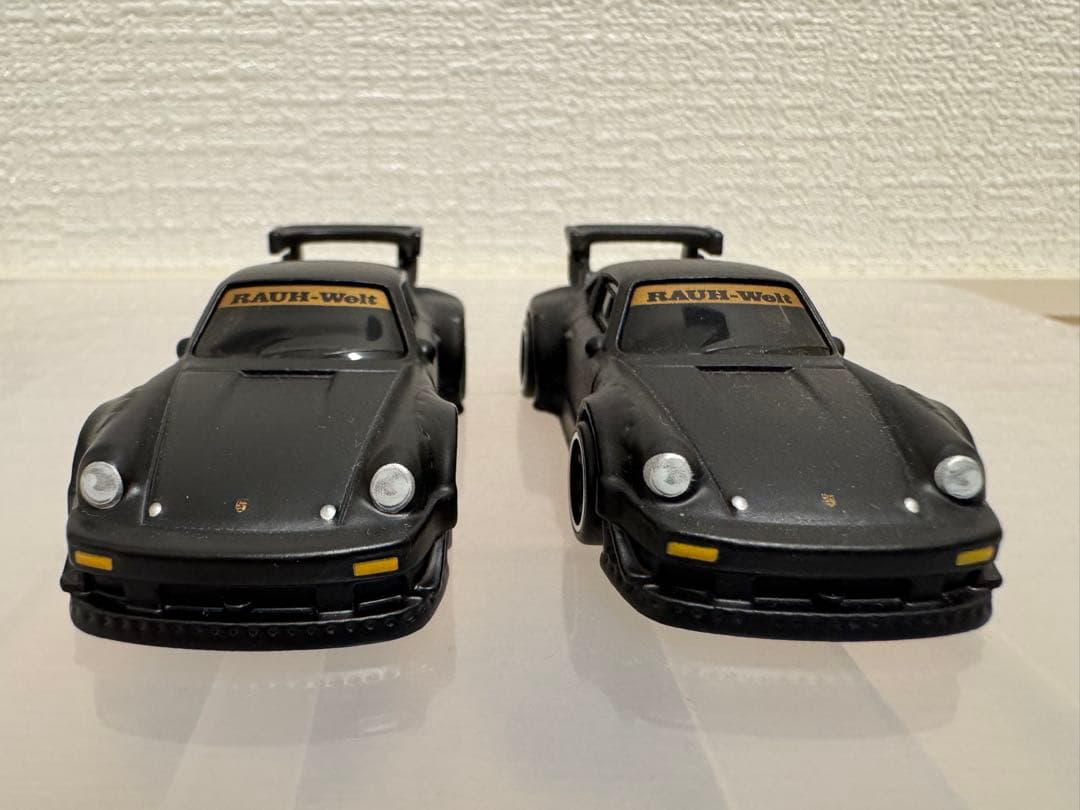 ホットウィール　ポルシェ930 RWB2台セット。