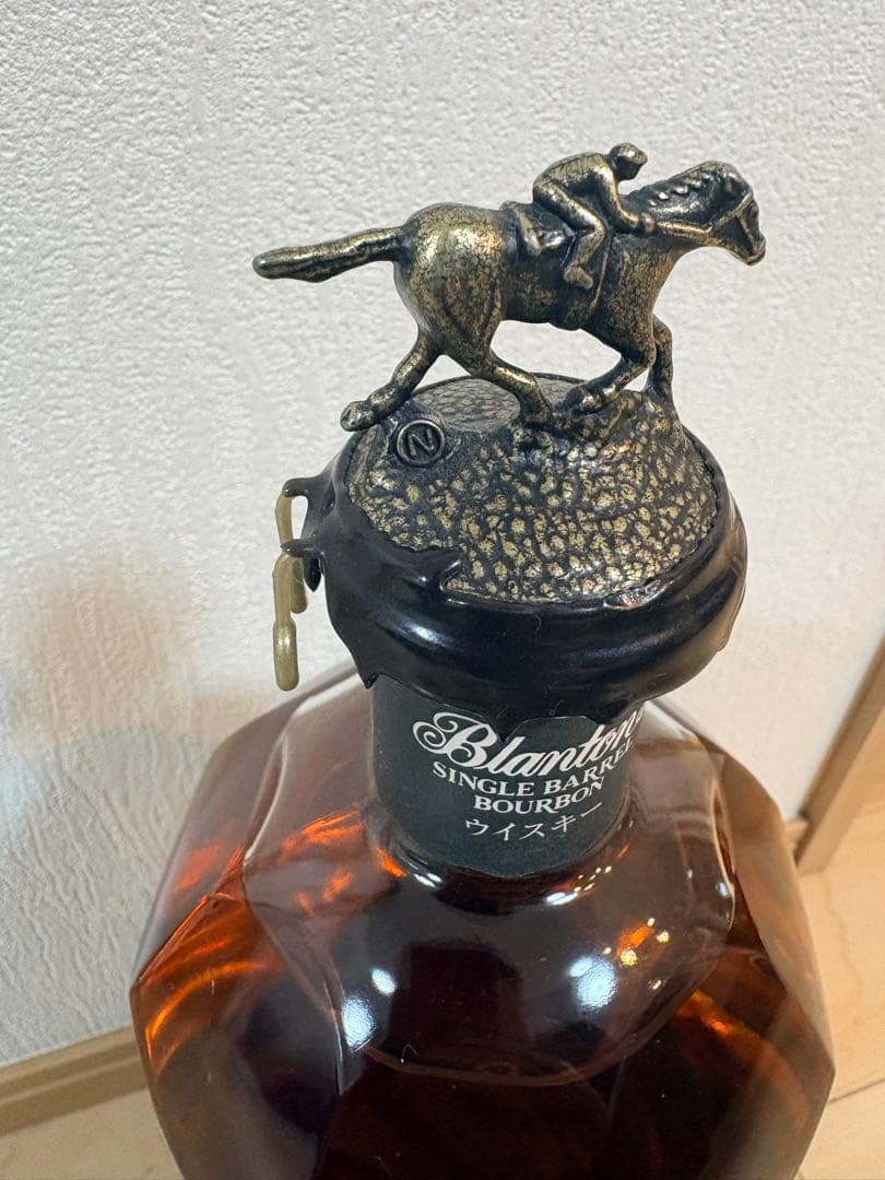 Blanton's ブラックシングルバレルバーボンウイスキー　750 ML箱あり