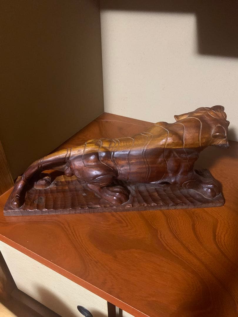 木製虎の彫刻 55cm×14cm