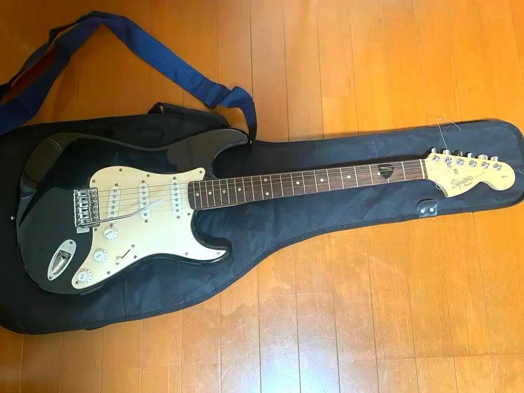 Squier Strat エレキギター ブラック ギターケース付き