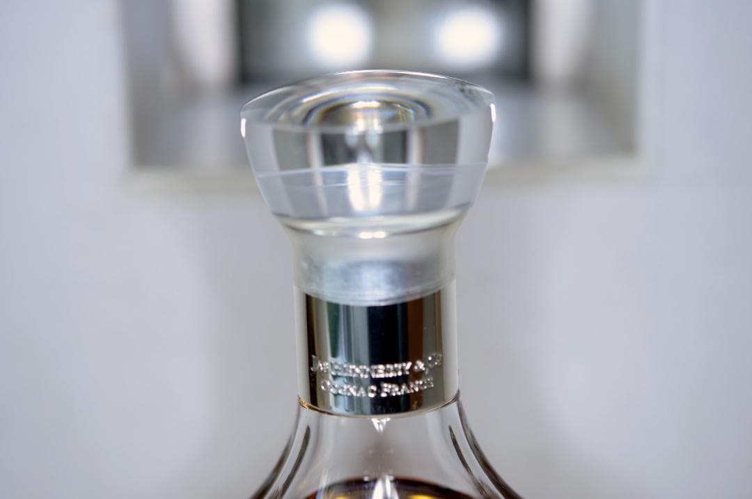 ヘネシー パラディ 　クリスタルボトル　化粧箱　外カバー付き