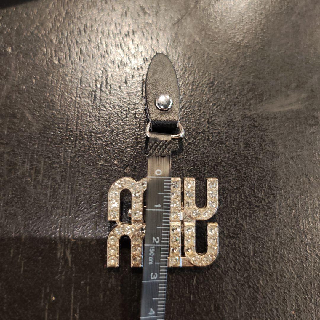 新品　MIU MIU クリスタルロゴブローチ