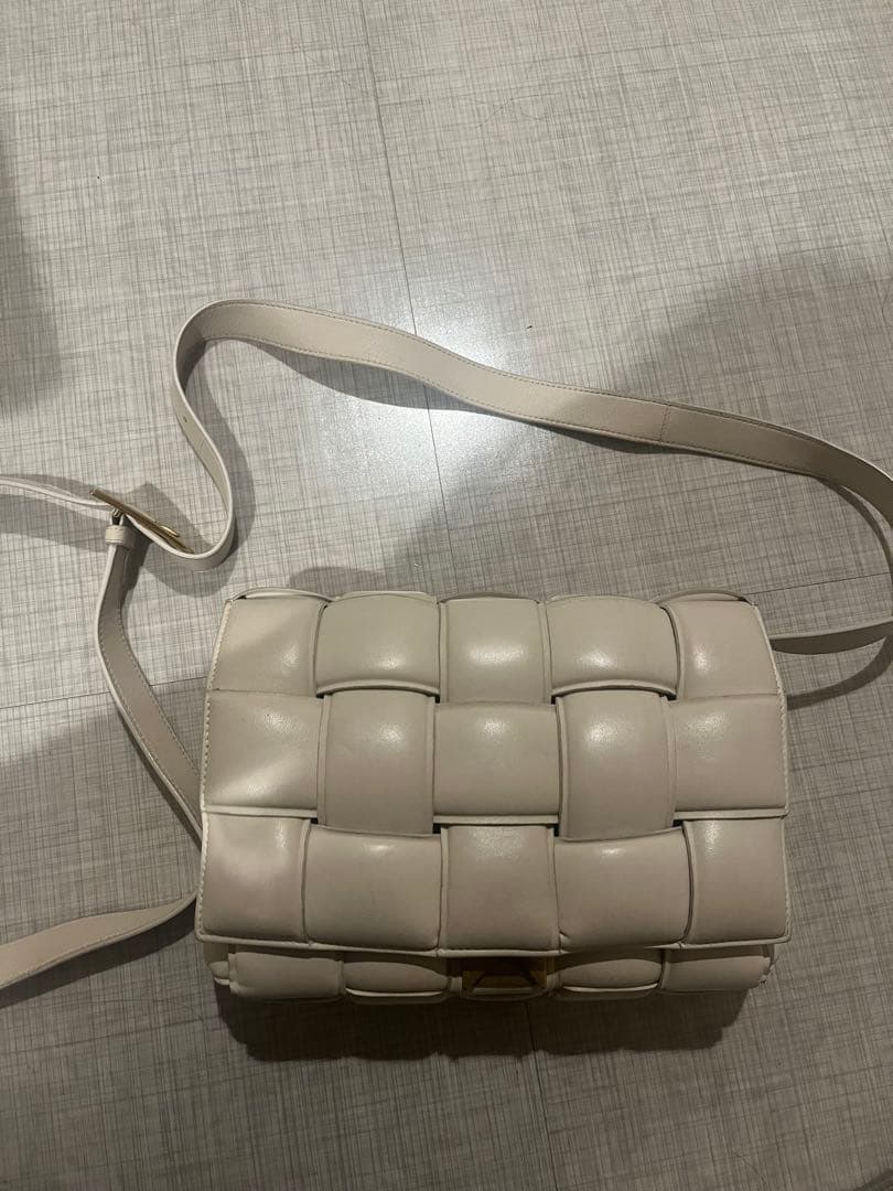 BOTTEGA VENETA パデットカセット　正規品※破損あり