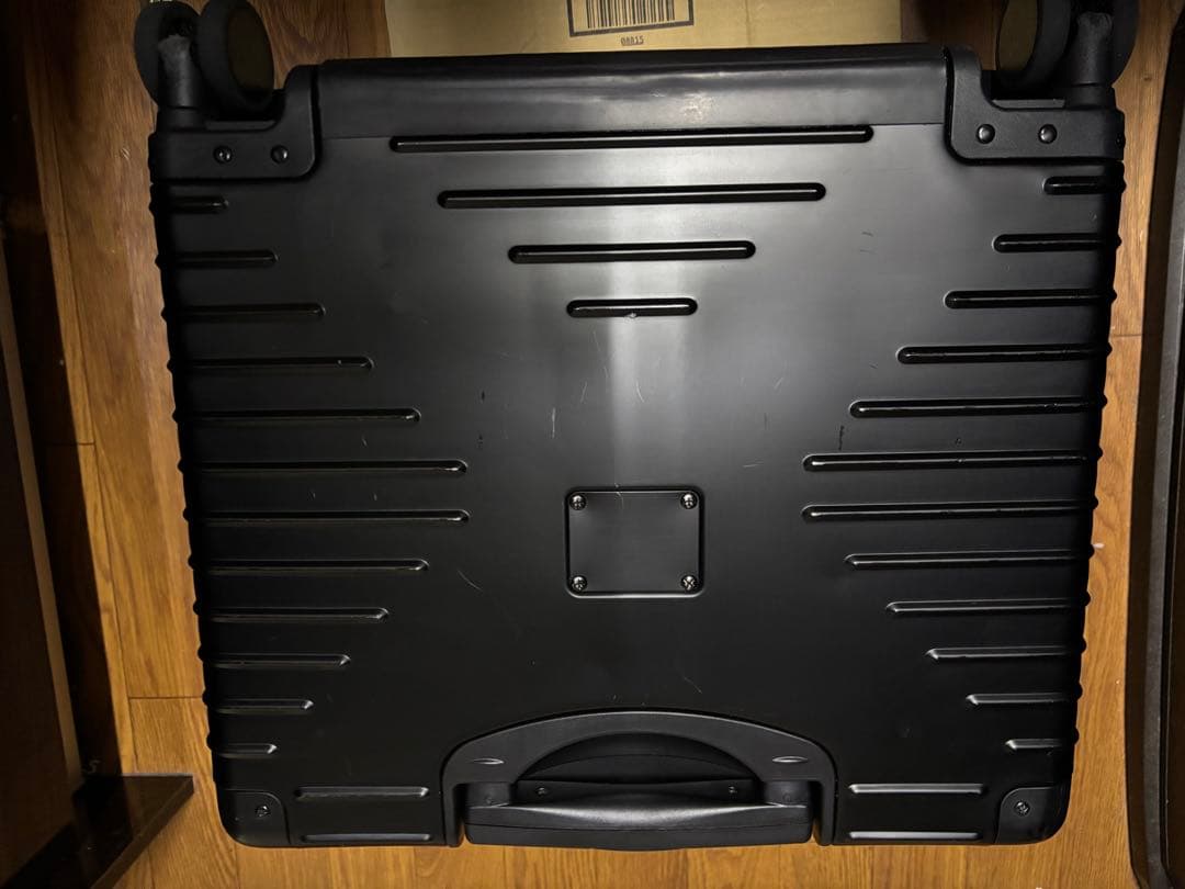 【値下げ！】 イノベーター アルミスーツケース inv1611