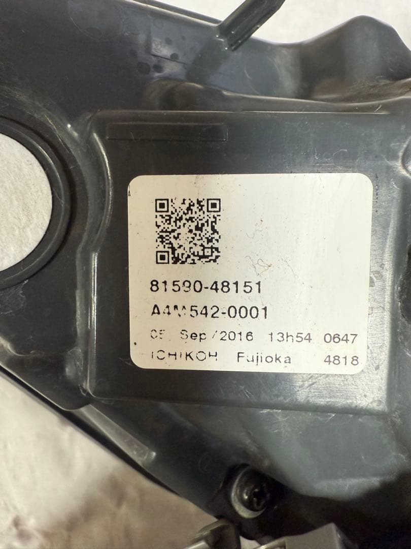 60系ハリアー（前期） 左テールレンズ バックドア側