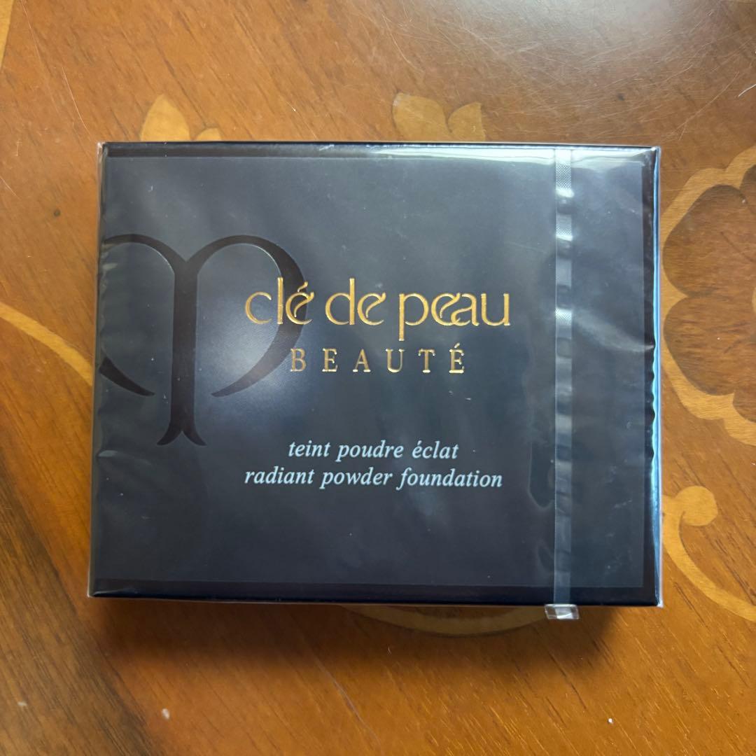 ゆうT u　クレ デ ポー パウダーファンデーション オークル20