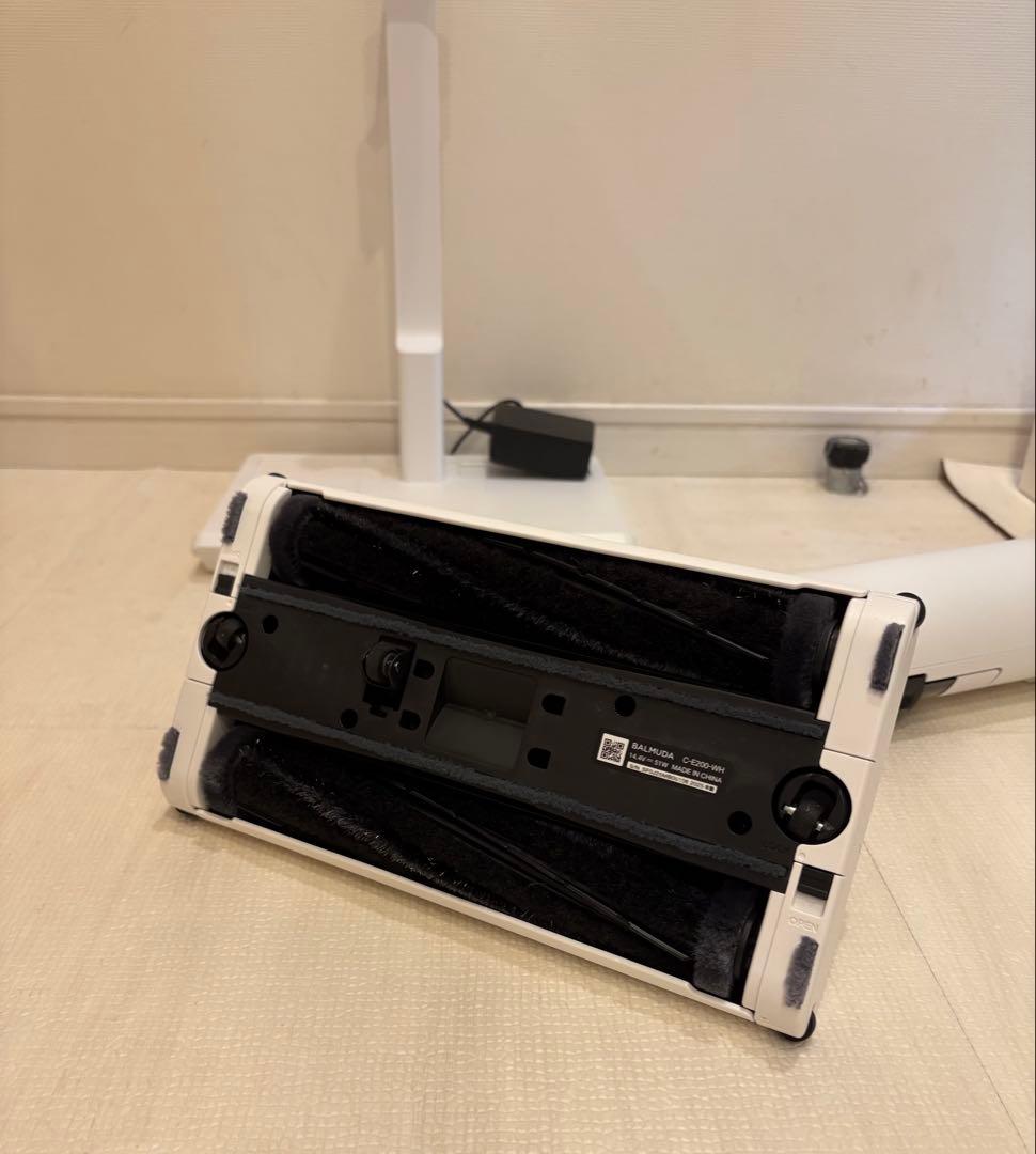 美品 バルミューダ CO2A-WH 掃除機