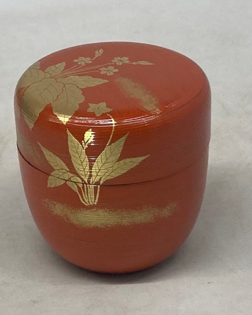 B532b「春の野蒔絵 朱刷目 中棗」熊谷秀穂作　共箱　薄茶器　茶道具